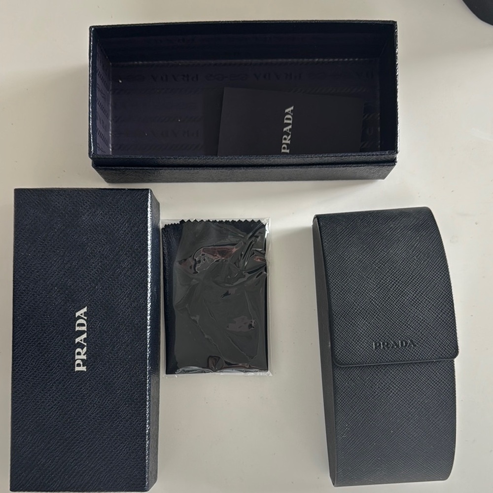 Prada sunglasses. Perfect condition, only worn 1-2 times. Comes with box. - Picture 5 of 6